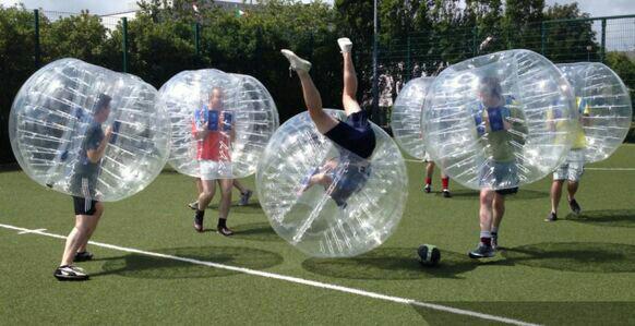 Fútbol burbuja para tu despedida de soltero o soltera