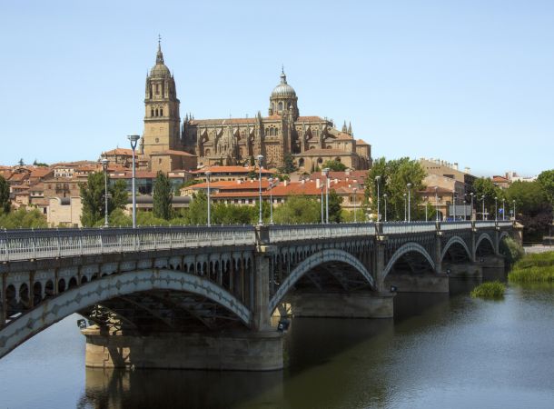 Descubre Salamanca: Un Paseo Turístico Antes de la Fiesta